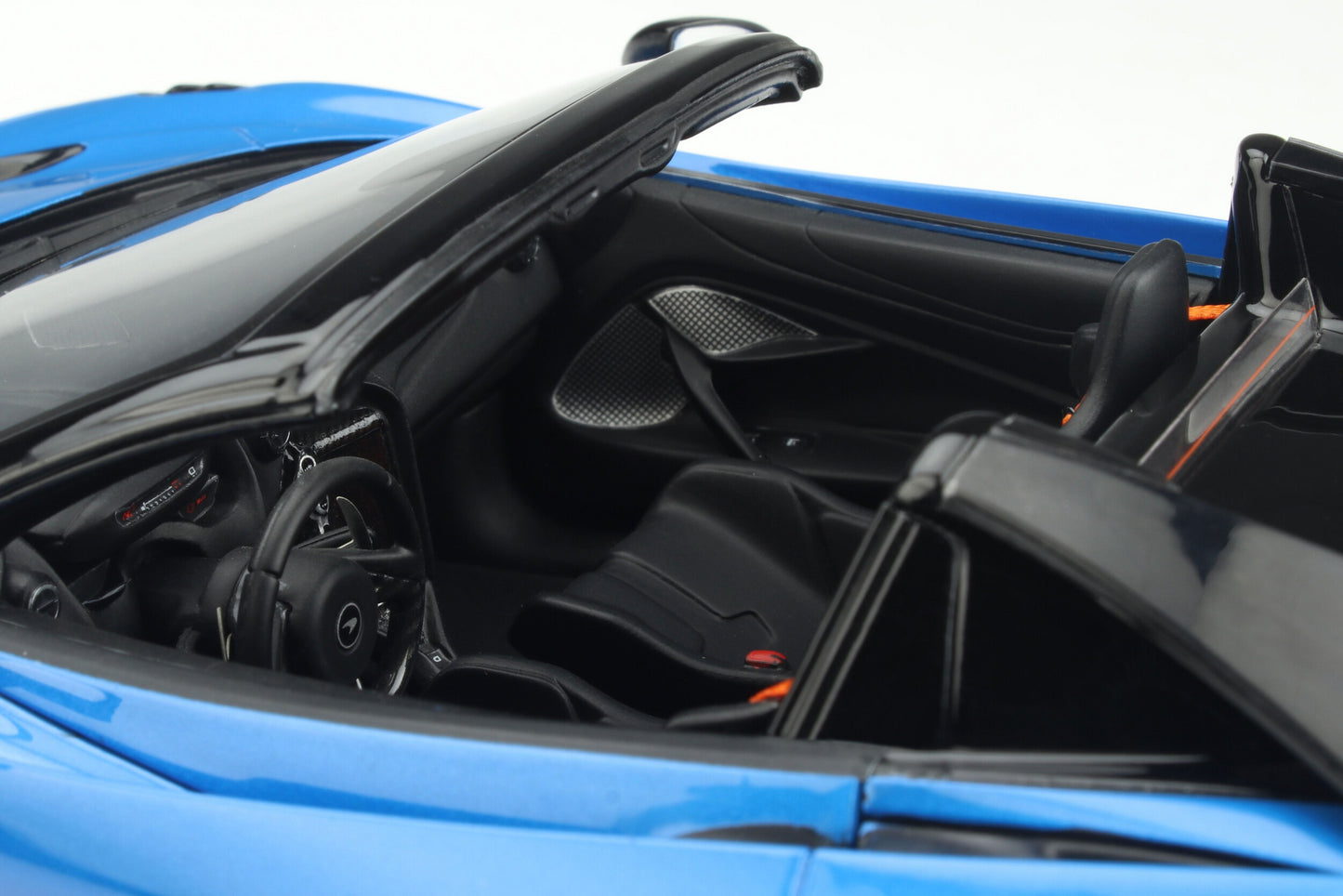 Mô hình xe GT SPIRIT 1:18 McLaren 765 LT Spider - GT886
