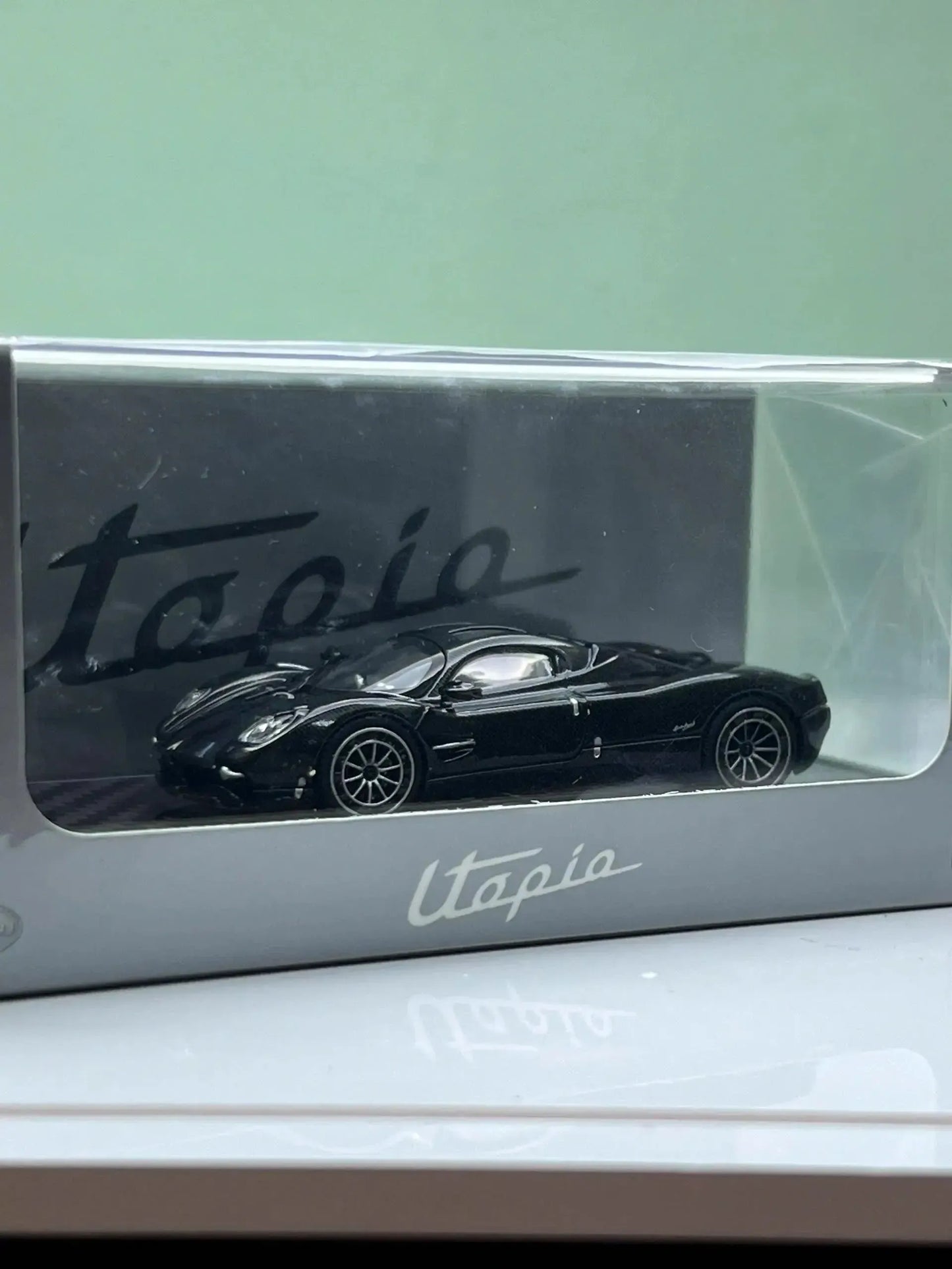 Mô hình xe Pagani Utopia LCD Model 1:64