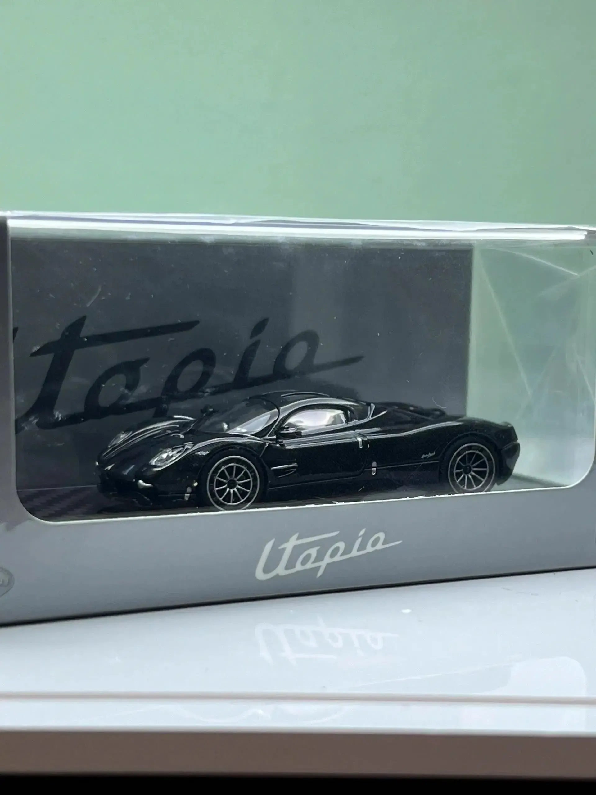 Mô hình xe Pagani Utopia LCD Model 1:64