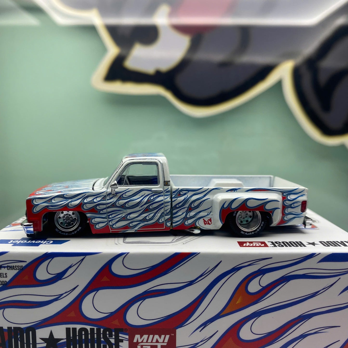 Mô hình xe Mini GT #157 SILVERADO DUALLY ON FIRE